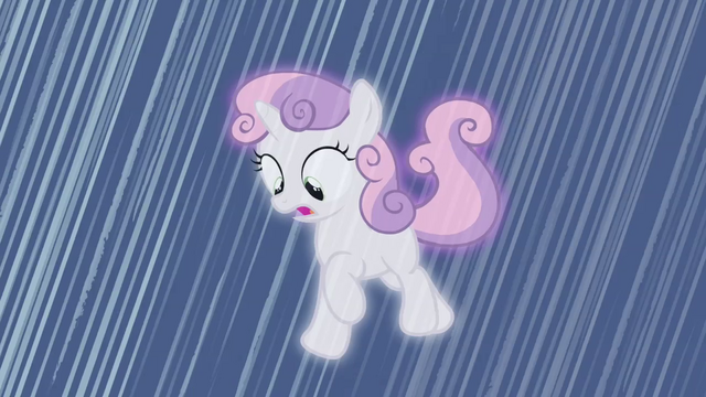 File:Sweetie Belle falling S4E19.png