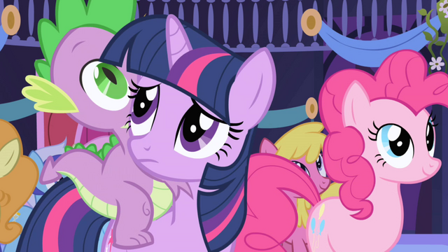 File:Twilight looking concerned S1E1.png