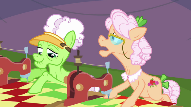 File:Apple Rose "think he's racing with his cousin" S3E8.png