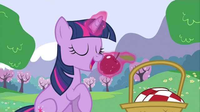 File:Twilight eating apple S2E25.png
