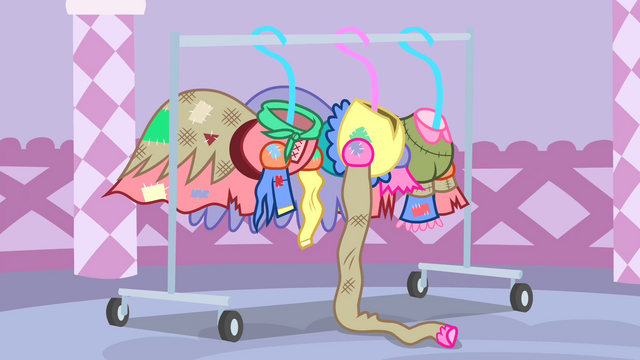 File:The hideous dresses S4E19.png