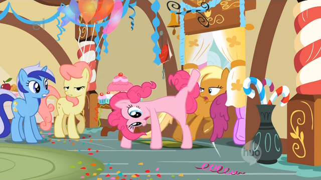 Plik:1000px-Pinkie Pie Cartwheeling her way out S1E22.png