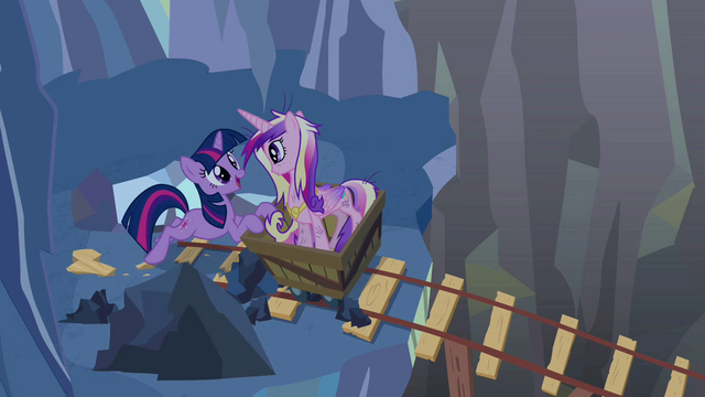 File:Twilight and Cadance "I'll be there very soon" S2E26.png