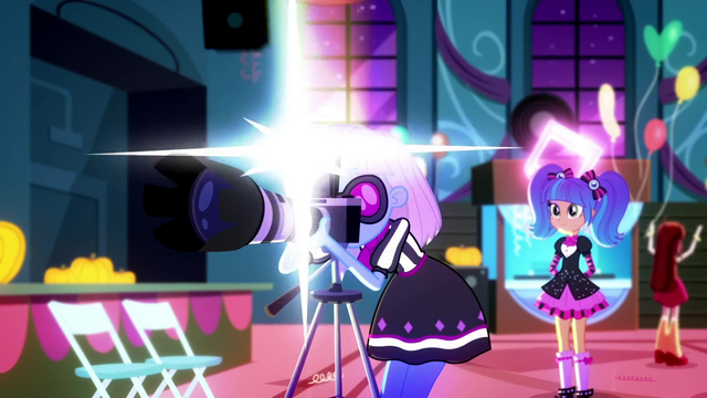File:Photo Finish taking the Cutie Mark Crusaders' photo SS2.png