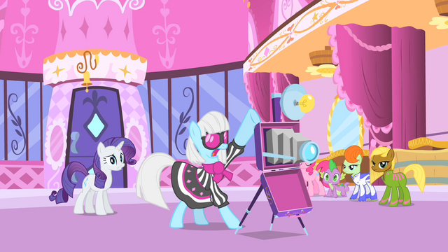 File:Photo Finish shouting S1E20.png