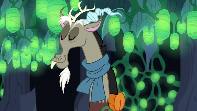 File:Discord about to leave the nursery hive S6E26.png