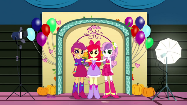 File:Cutie Mark Crusaders still posing for a photo SS2.png