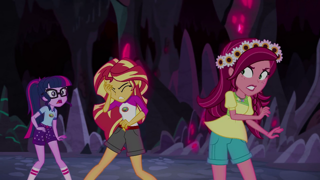 File:Gloriosa Daisy pulls her arm away EG4.png