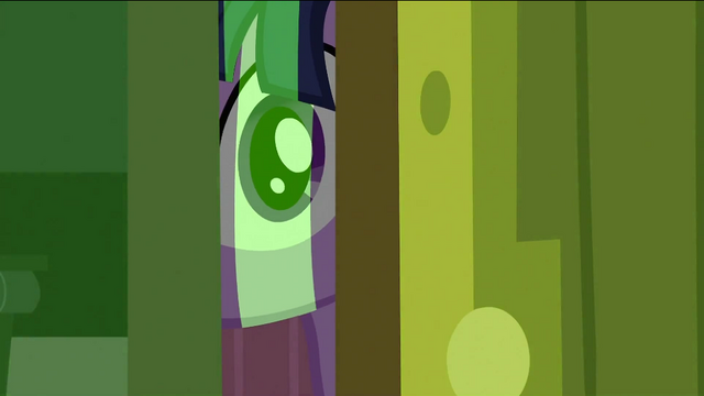 File:Twilight peeking 2 S2E25.png