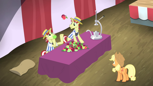 File:Flam juggling apples S4E20.png