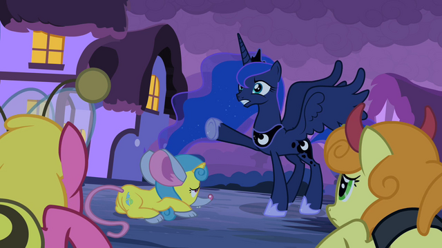 File:Luna talking 4 S2E04.png