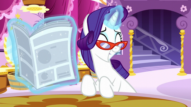 File:Rarity grinning S6E9.png