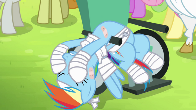 File:Rainbow being overdramatic S4E10.png