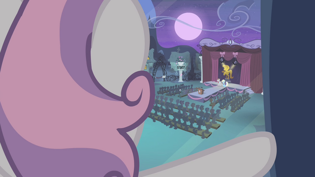 File:Sweetie looking out of the window S4E19.png