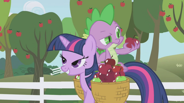 File:Spike frowning at an apple S01E03.png