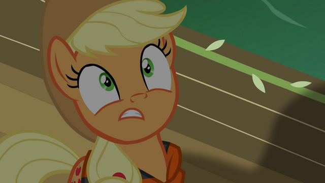 File:Applejack looking frightened S4E09.png