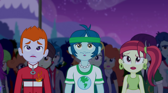 File:Audience listening to the Dazzlings singing badly 2 EG2.png