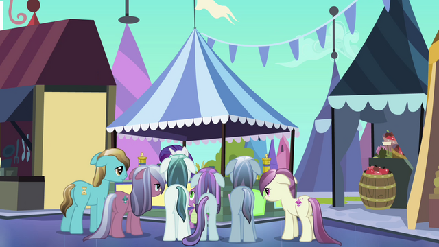 File:Crystal Ponies crowd around Rarity S3E02.png