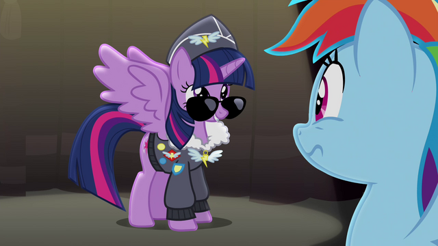 File:Twilight dressing as Commander Easyglider S4E21.png