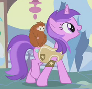 Amethyst Star levando um porco espinho durante a musica T1E11.png