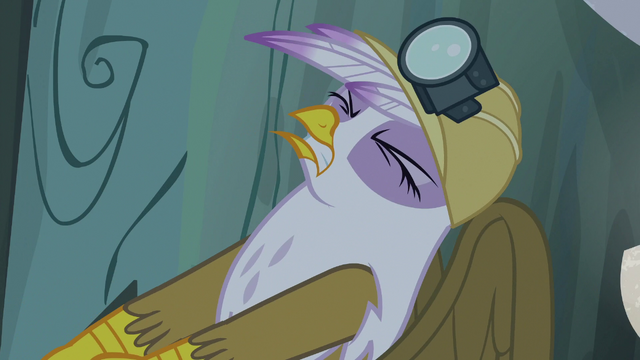 File:Gilda pulling on the rope S5E8.png