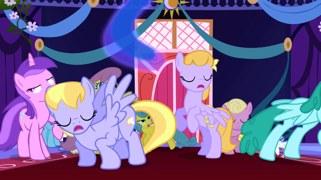 File:Ponies move out of the way S1E2.png