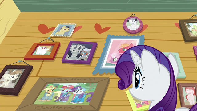 File:Rarity looking at left side of Crusaders' wall S7E6.png