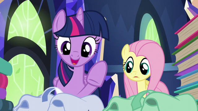 File:Twilight "snacks, books, blankets, books" S5E23.png