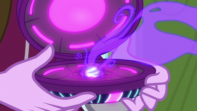 File:Rarity's magic absorbed into the amulet EG3.png