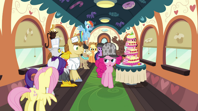 File:Pinkie with the line of passengers S2E24.png