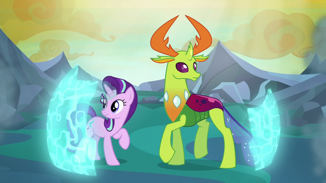 File:Starlight Glimmer dispelling her magic barrier S6E26.png