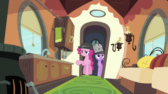 File:Twilight and Pinkie at the door S2E24.png