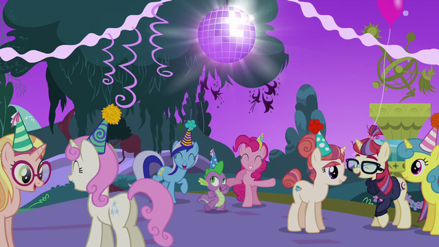 File:Everypony having fun at the party S5E12.png