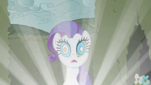 File:Rarity being hypnotized S2E1.png