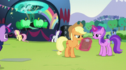 Applejack checking clipboard S5E24.png