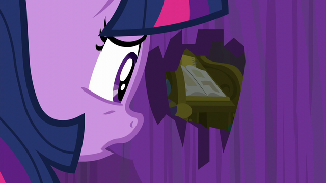 File:Twilight peeks through the hole S5E12.png