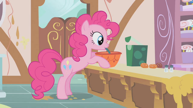 File:Pinkie Pie stirring S01E12.png