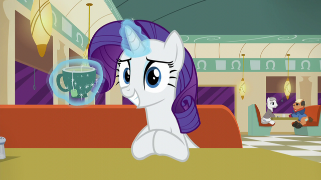 File:Rarity smiles S6E9.png