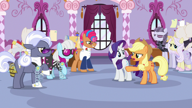 File:Everypony getting frustrated at Applejack S7E9.png