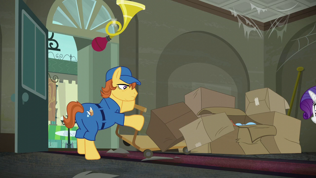File:Mailmare delivers packages indelicately S6E9.png