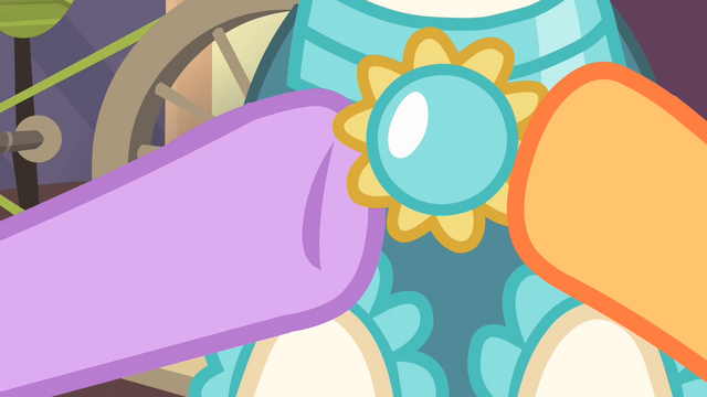 File:Finishing the dress S4E08.png