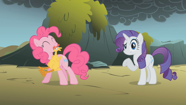 File:Pinkie Pie swings a rubber chicken S1E07.png