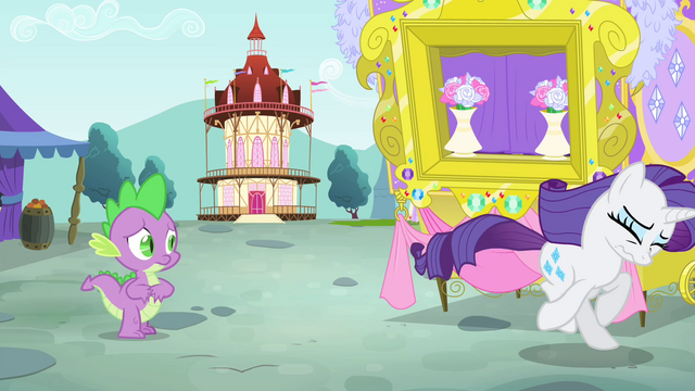 File:Rarity running away S4E23.png