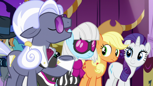 File:Hoity Toity votes for Inky Rose S7E9.png