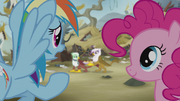 Rainbow observes Gilda and Greta S5E8.png