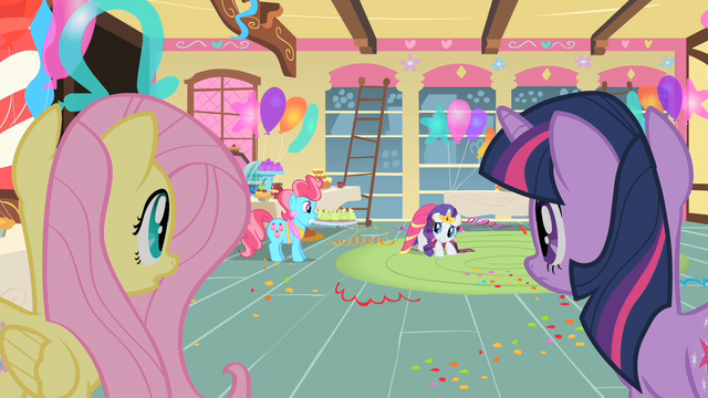 File:Rarity scared for her dress S1E22.png