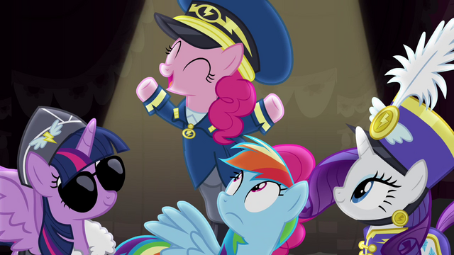 File:Pinkie Pie "Look at me!" S4E21.png