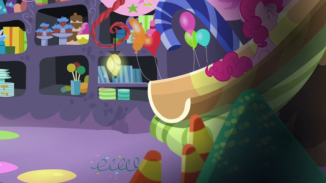 File:Pinkie slides up S5E11.png