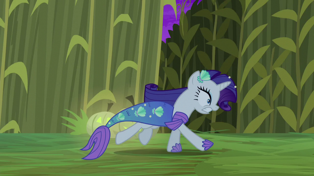 File:Rarity dashing through the maze S5E21.png