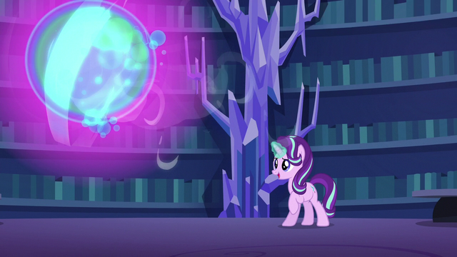 File:Starlight Glimmer puts her spell in action S6E21.png